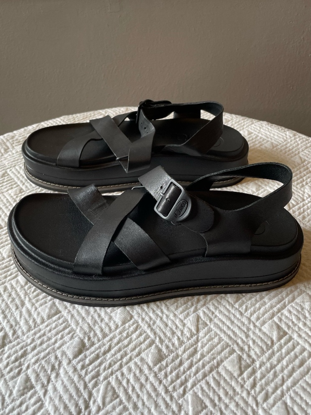 Women's Chaco Townes Midform Sandals in black with elevated soles size 8